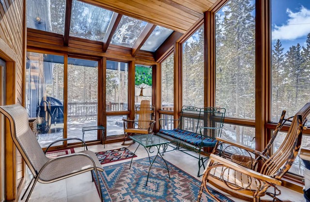 7th Night FREE! + Great Family Gathering! Hiking|Wood Views|Huge Deck/Hot Tub|BBQ |Sunroom |Garage