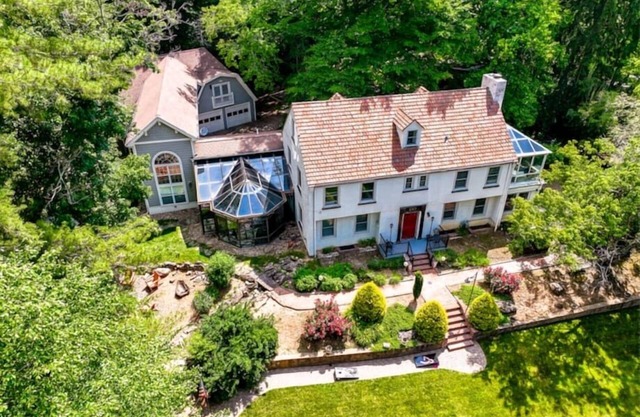 8 Bedroom MANSION Biltmore Lake with Hot Tub.