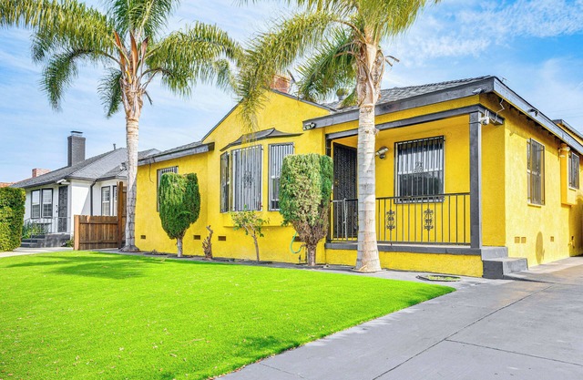 8 Mi to Dtwn LA: Ideally Located Apt!