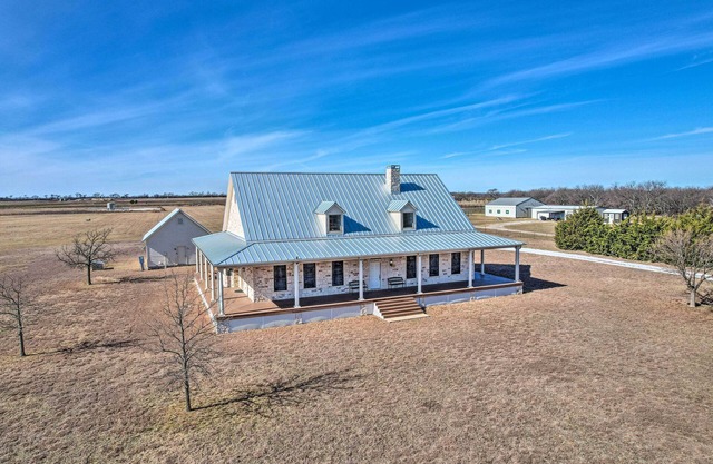8 Mi to White Rock Lake: Spacious Krum Home