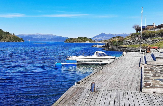 8 person holiday home in Sjernarøy