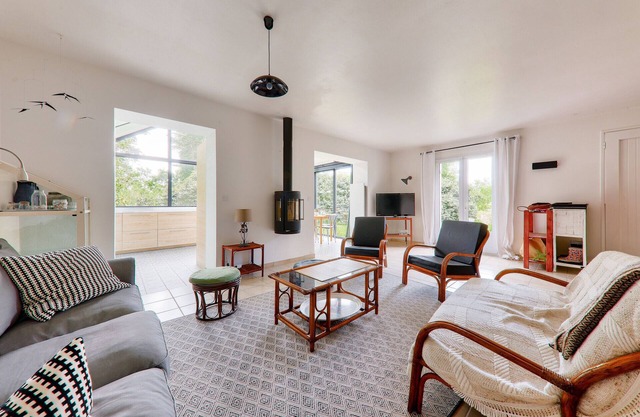 800 m from beach – house for 4 adults and 2 children