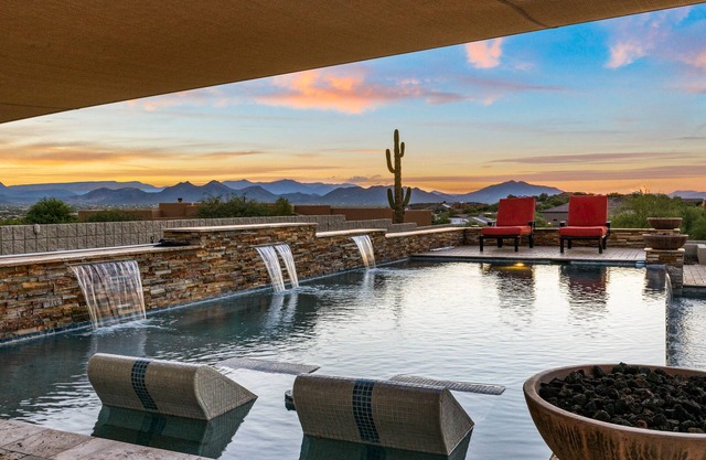 8000 ft Entertainer's Paradise with desert views! Pool /Theater /Bar!