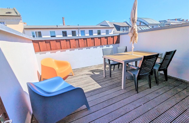 80m² City Apartment for up to 6 people - Central location in the heart of the tr