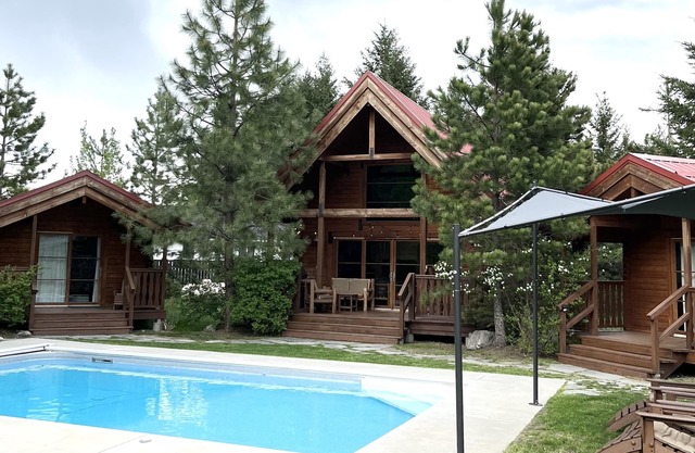 88° Heated Pool, Hot Tub, Fenced Acre for Dogs, Views, EV Charger
