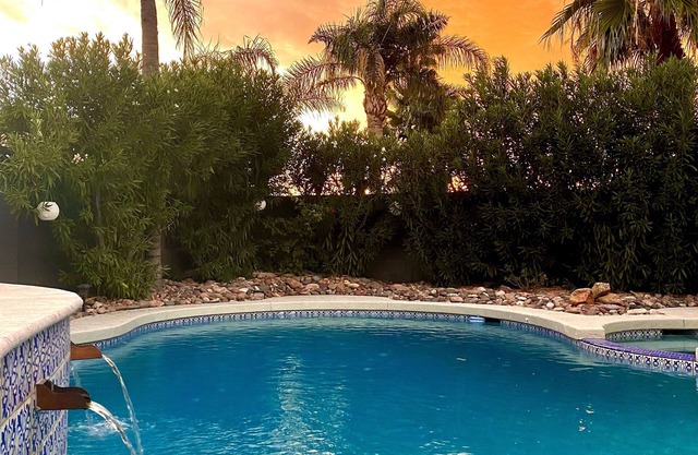 9 AM check in 9 PM check out, south facing sunny yard, Kierland area, 6 bikes