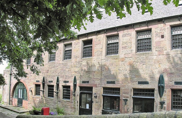 9 bedroom accommodation in Blackbrook, near Belper