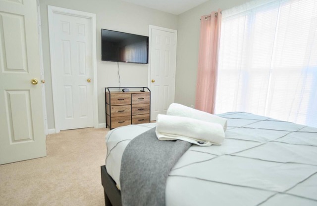 9 Mins From Downtown Free Parking Workspace