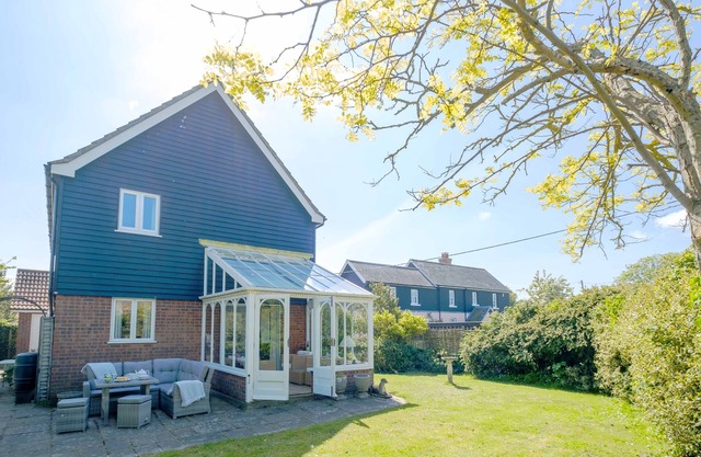 9 The Coastguards - sleeps 8 guests in 4 bedrooms