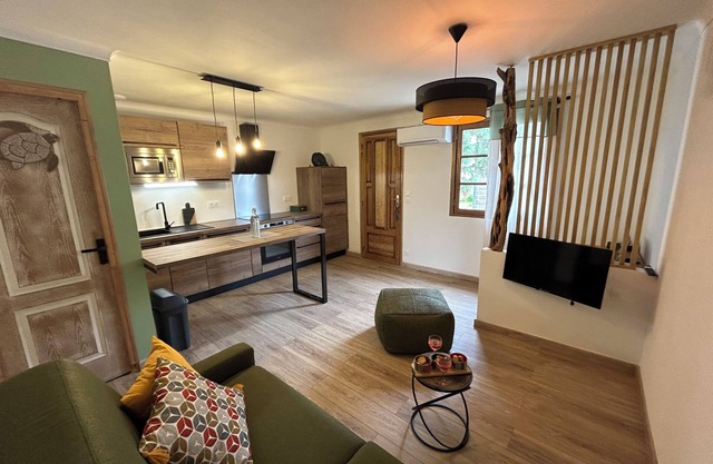 A 10 mn des Plages, Appartement Refait à Neuf au Cœur D'un Village Authentique