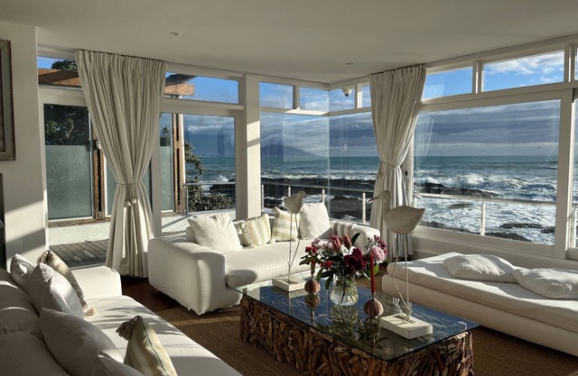 A beautifull beach house with the best view in the world, load shedding free