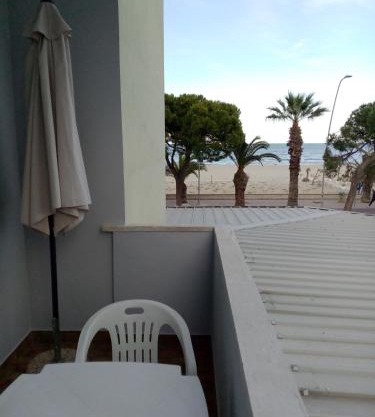 A CASA DI LUCA E GLORIA FRONTE MARE