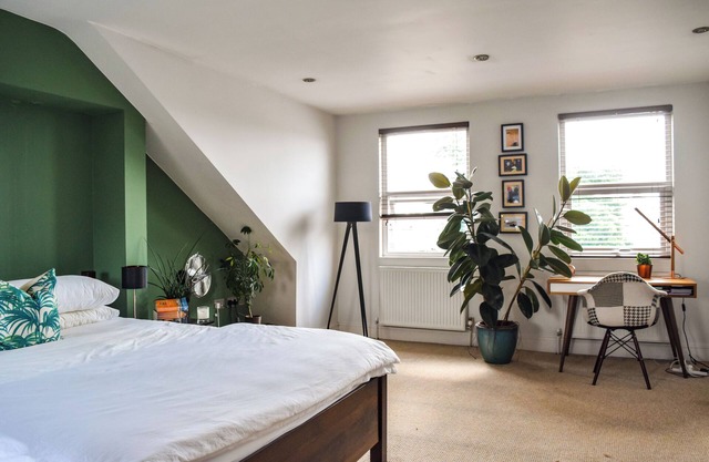 A Charming 2BD Retreat In East Dulwich