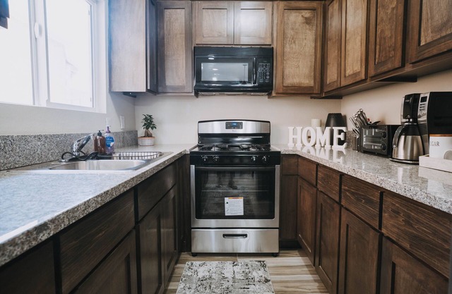 A cozy 2BR 2Bath vacation home close to DTLA, USC, Arts District & CRYPTO ARENA!