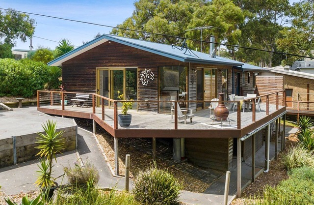 A Cozy 4BR Located in the Charming Coastal Town of Lorne