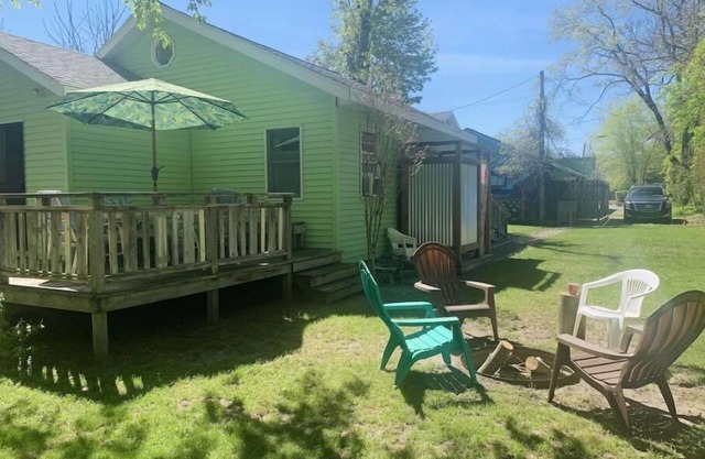 A cozy cottage tucked away in the heart of Union Pier!