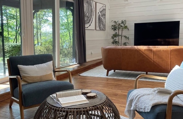 A-Cozy Retreat: Lake House. Jacuzzi.