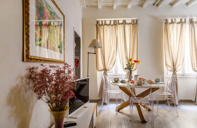 A Few Steps From Duomo Cathedral, Bright and Quiet Apartment w. High Speed Wifi
