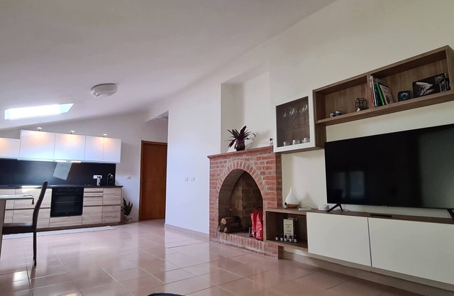 A few steps from the beach, detached apartment accessorized