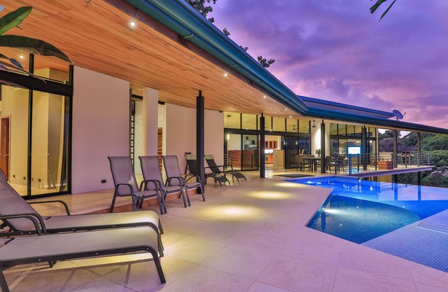 A Glimpse of paradise, unbeatable views !