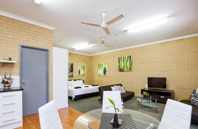 A Hidden Gem short stay as it is so well priced set in a well kept garden