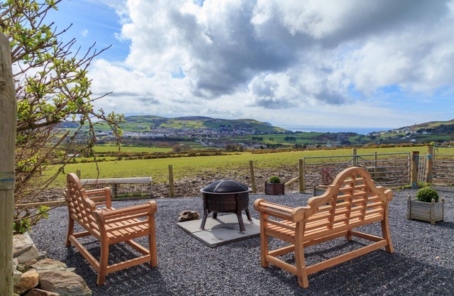 A holiday cottage that sleeps 6 guests in 3 bedrooms