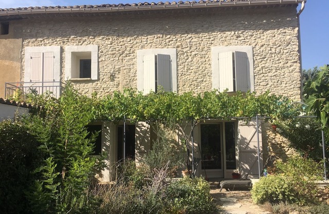 A huge 4 people flat in a Provence formhouse