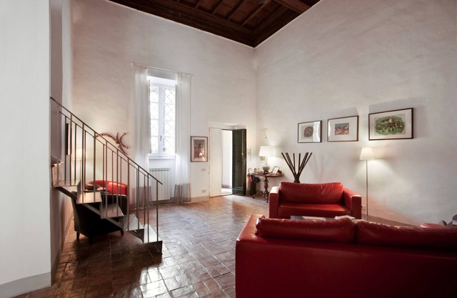A large and airy family apartment, one minute from Piazza Navona