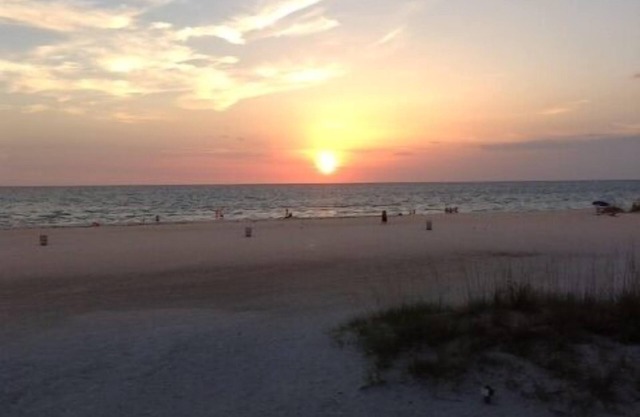 A Little Bit of Paradise-Direct Beachfront