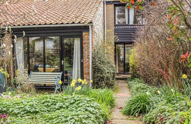 A lovely traditional Norfolk barn conversion in the heart of the coastline.
