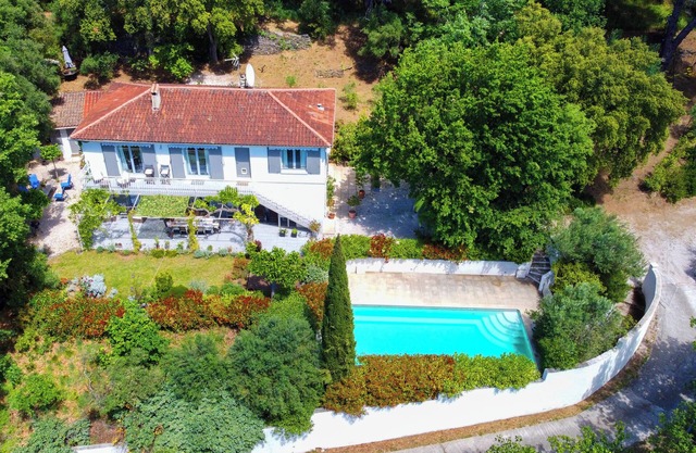 A Luxurious Air-conditioned Apartment or entire Villa Heated Pool Panoramic View