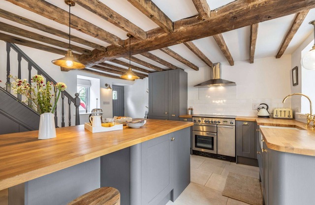 A luxury holiday cottage in the Cotswolds - Manor Farm Cottage