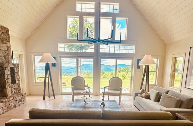 A luxury mountain house with breath taking views in the superb Moultonborough