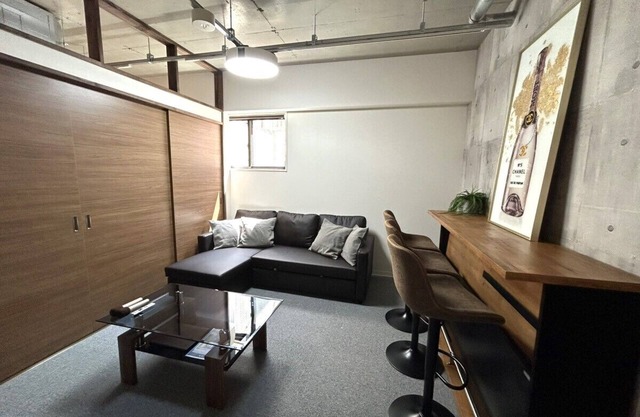 A modern hotel located in the heart of Hakata. Le Lien Naskasu, which can accommodate up to 10 people, is the perfect place for a memorable time in Fukuoka.