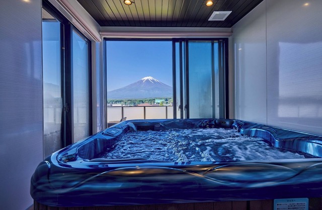 A newly built villa with a jacuzzi where you can e/Minamitsurugun Yamanashi