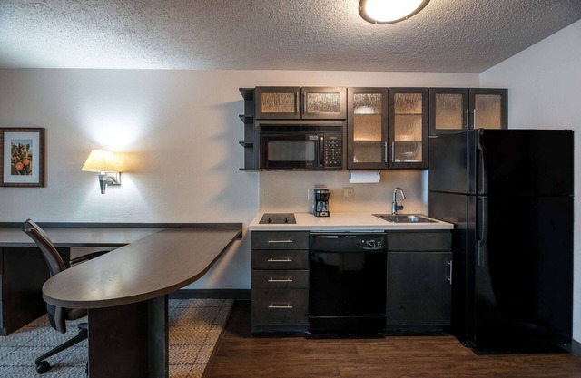 A Place You'll Surely Enjoy! Free Parking Onsite, Pet-Friendly Property
