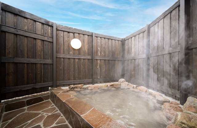 A quaint old house with an outdoor hot spring bath The entire house just for you/Yufu Ōita