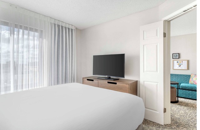 A Short Drive to the Institute of Texan Cultures! Pet & Family Friendly Studios!