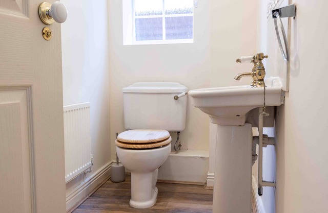 A spacious 5 bedroom house close to local attractions and amenities