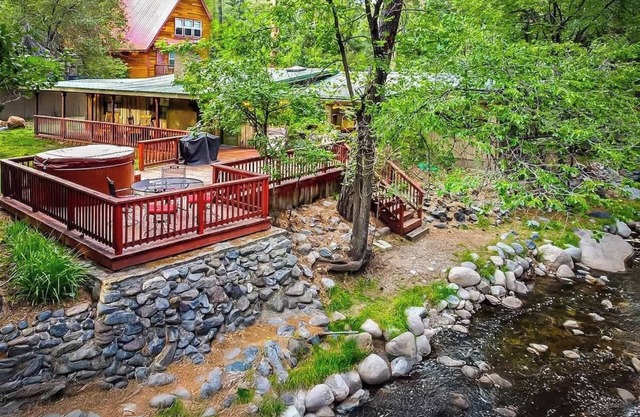 A Stone's Thoreau-Riverfront Cabin: Hot Tub, Fireplace, Near Midtown