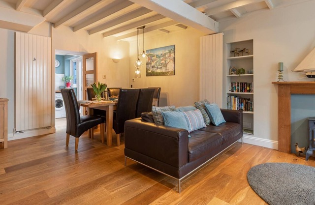 A Stone's Throw - Sea Views, Yards from Beach