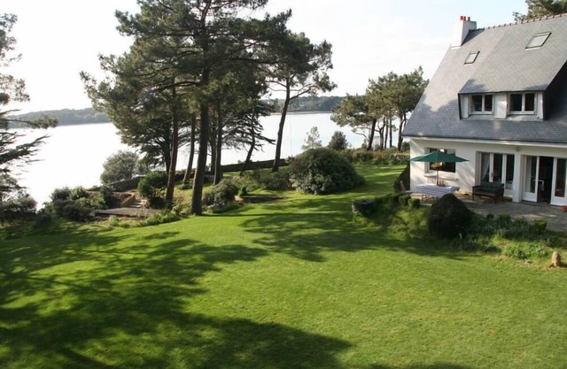 A stunning location in the middle of a natural setting on the banks of the Gulf