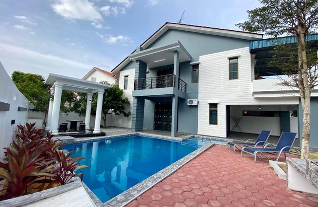 A Stylish & Comfy 4BR Home with Private Pool
