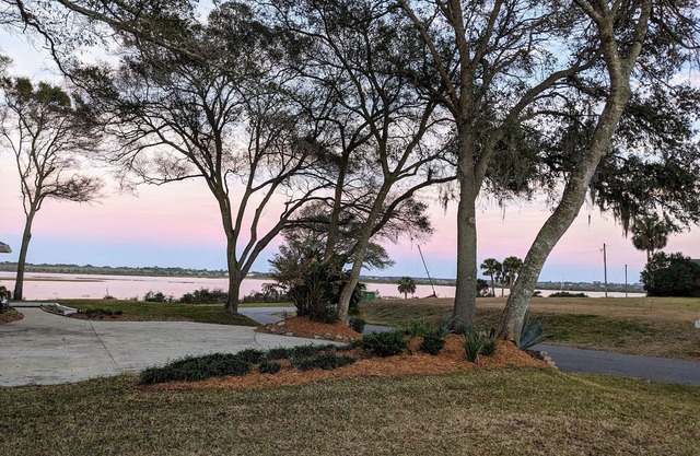 A true "Gem" wonderful Matanzas river view with beautiful sunrises