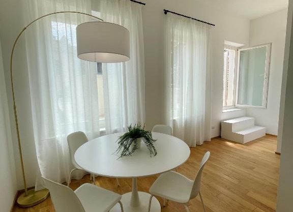 A un passo dalla piazza