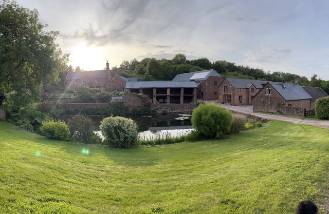 A Very Spacious Cottage in a Beautiful Location - near Quantock Hills & Exmoor