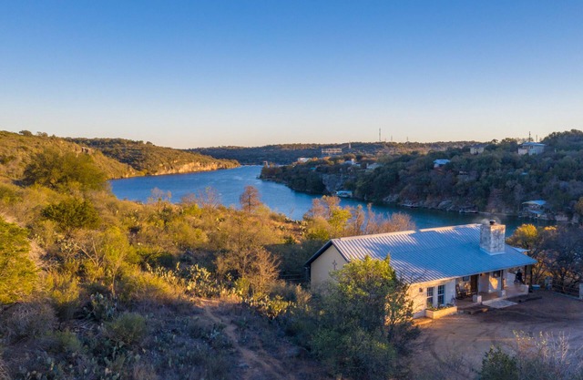 A "Willie" Nice House, with a Willie nice view! 509 East Avenue, Marble Falls