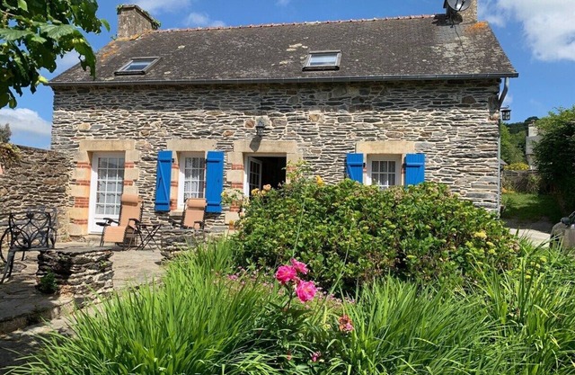 A wonderful stone cottage sleeps up to 5, is set in a quiet lane yet near to shops, lake etc.
