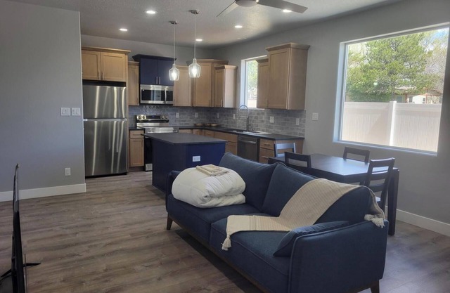 A Wonderful Vacation on a BRANDNEW Modern Townhome! Peaceful, Charming, Spacious