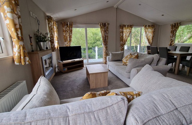 A Woodland Wonder - Redwood Lodge